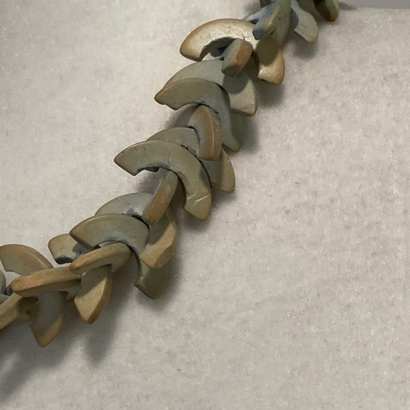 Seashell Cream Howlite Chevron Arrow Bohemian Edgy Minimalist Choker Necklace - Picture 14 of 16